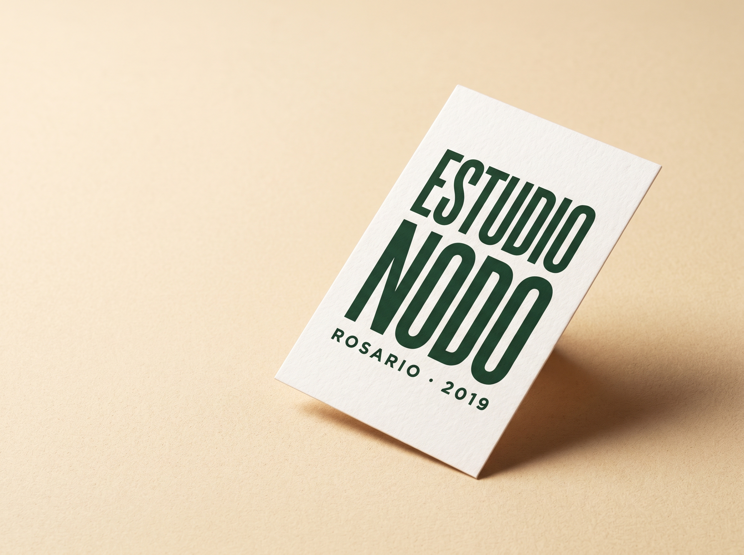 Tarjeta profesional de Estudio Nodo — logotipo en verde petróleo sobre blanco roto, Rosario 2019